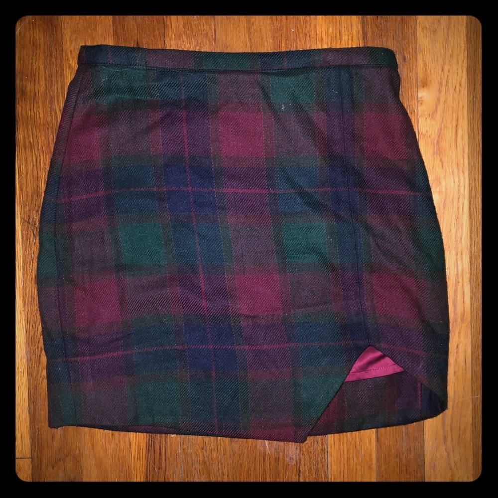 FITTED PLAID SKIRT